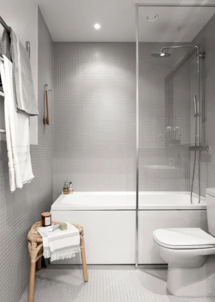Duschglas 1 med kromade profiler måttbeställda duschväggar