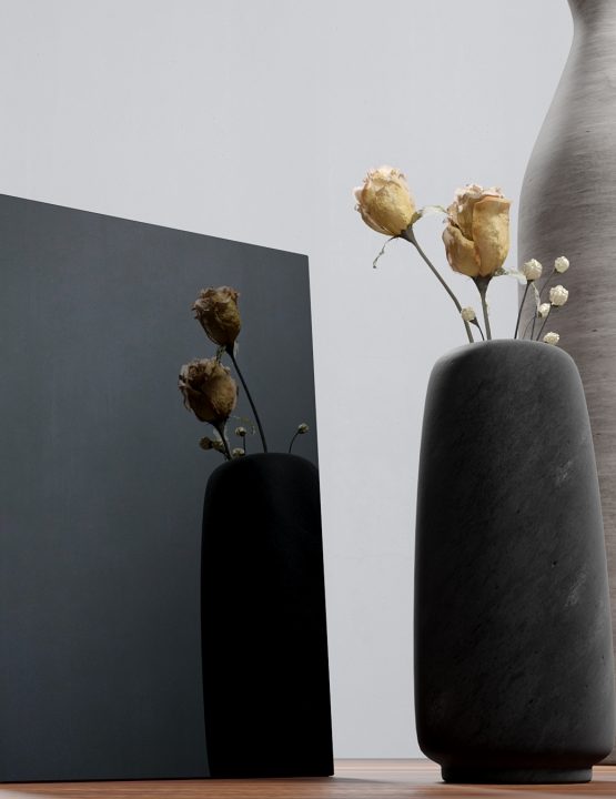 Rökfärgad antikspegel i modern design – elegant spegel med industriell karaktär.